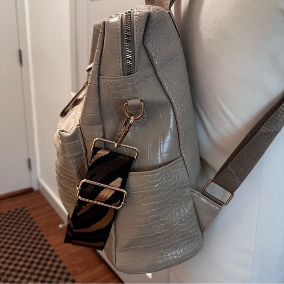 Faux Leather Croco Embossed Convertible Shoulder Bag Backpack Cream Beige - Picture 8 of 15
